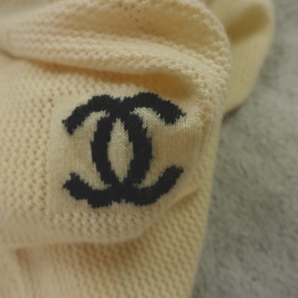 Chanel‎ Cashmere Polo Sweater - Picture 15 of 16